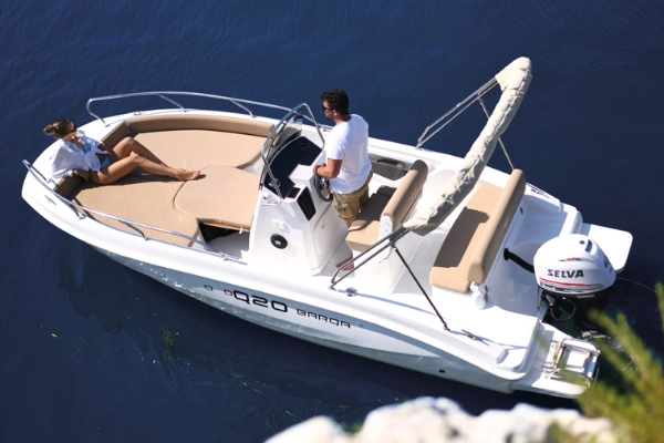 Alquiler de barco Barqa de 7 plazas en Valencia ideal para grupos y paseos sin licencia