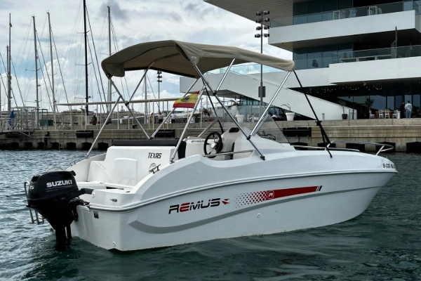 Barco sin licencia Remus para alquilar en Valencia
