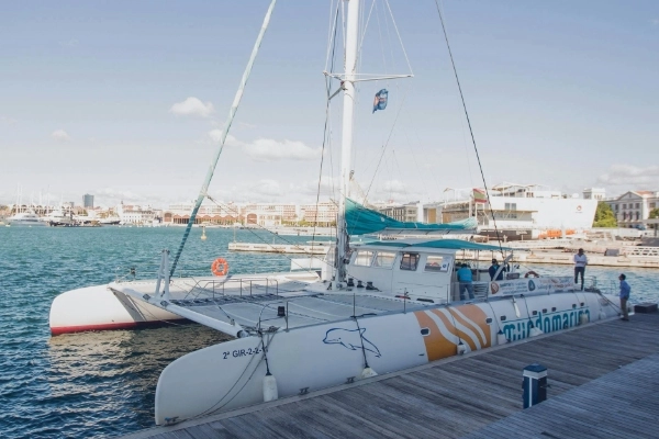 Catamarán para eventos y fiestas de hasta 100 personas en Valencia con Mundomarino