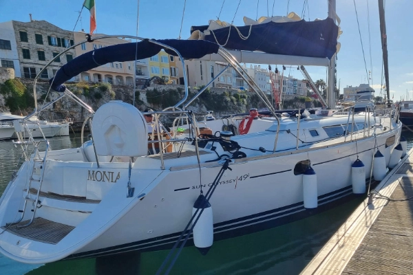 Alquiler de velero Monia en Valencia para grupos de hasta 12 personas